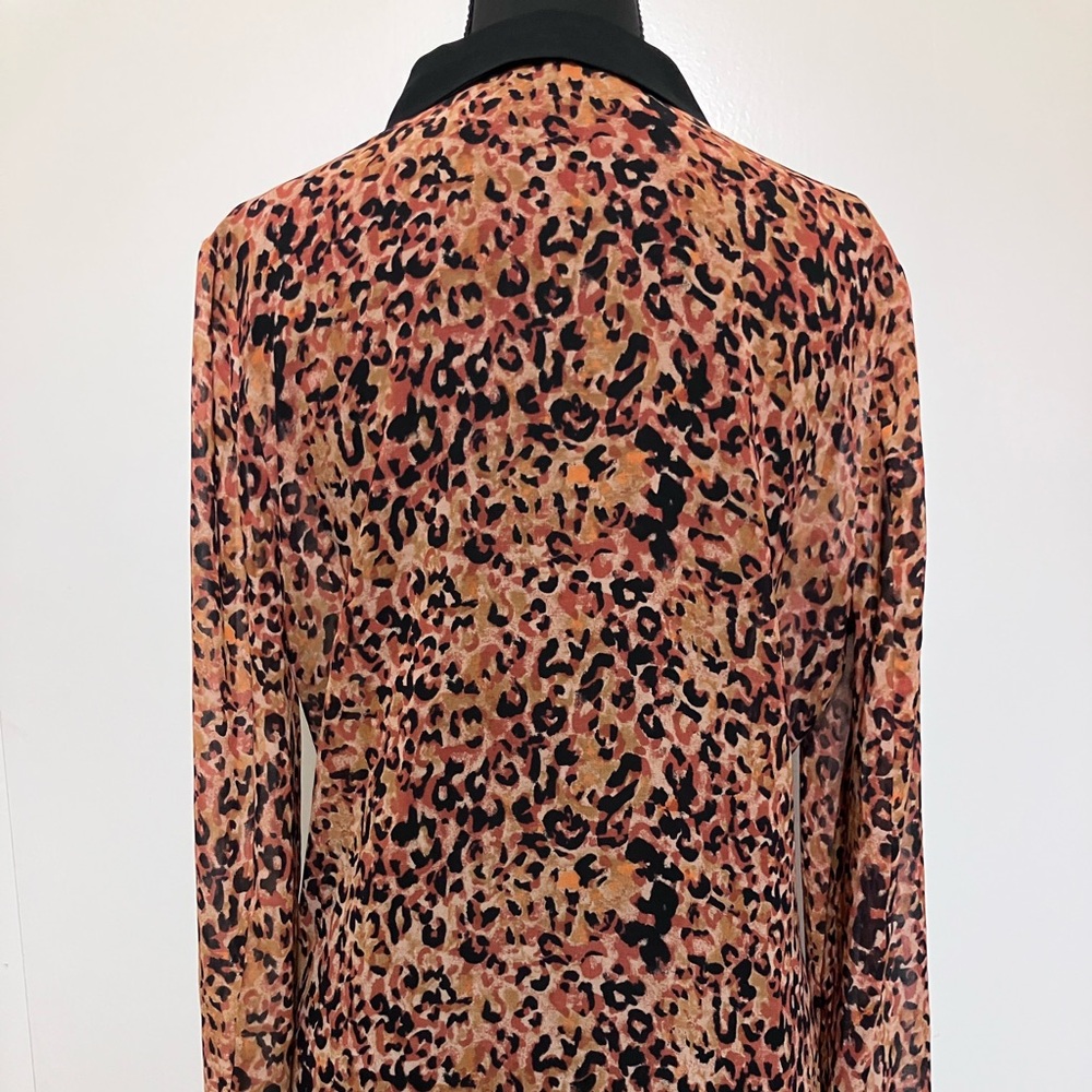 Hinge Leopard Print Top with Black Collar - Picture 4 of 4
